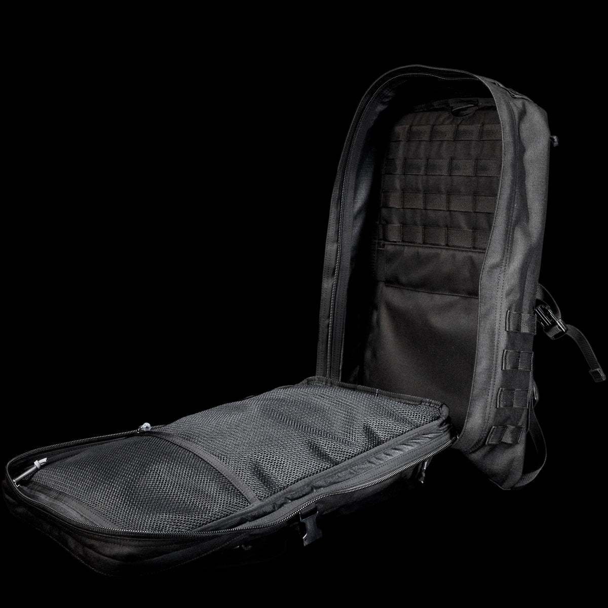 The GR2 USA Throwback, made from rugged 1000D Cordura, features interior mesh pockets and gear organizer sections—perfect for durability and adventure.