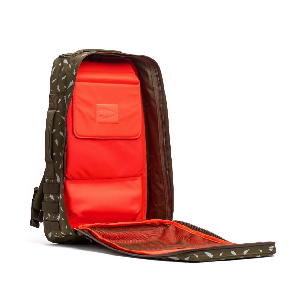 Olive green Rucker 4.0 - Reflective Spearhead with white patterns, featuring a bright orange interior and a mesh pocket.