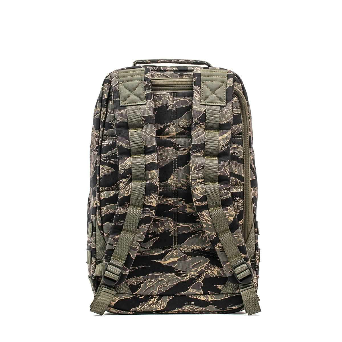 The GR1 - USA - Tiger Stripe rucksack features a camouflage pattern, padded shoulder straps, and a top handle, all inspired by Special Forces backpack design.